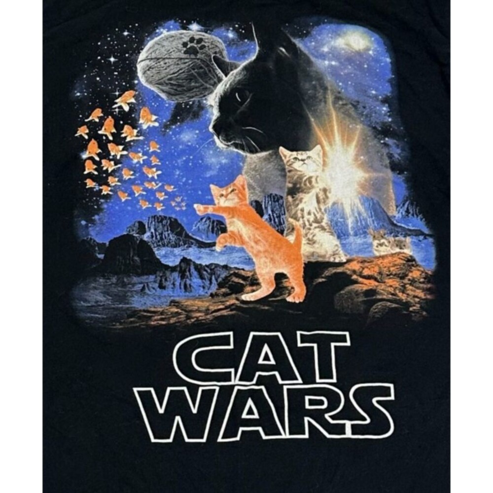 Goodie Two Sleeves "Cat Wars" Short Sleeve Graphic Shirt, Size Large‎